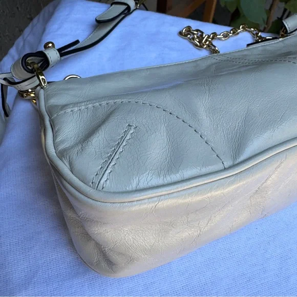 Prada Re-Edition 2002 Medium Leather Shoulder Bag - Picture 13 of 17